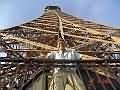 Eiffelturm Mit Dem Groessten Zwerg Aus Paris